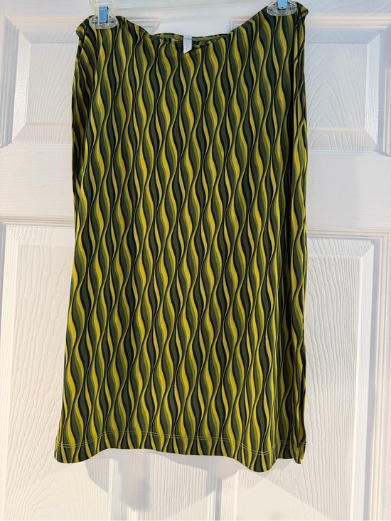 Dresses & Skirts - Green Wave-Print Women’s Skirt